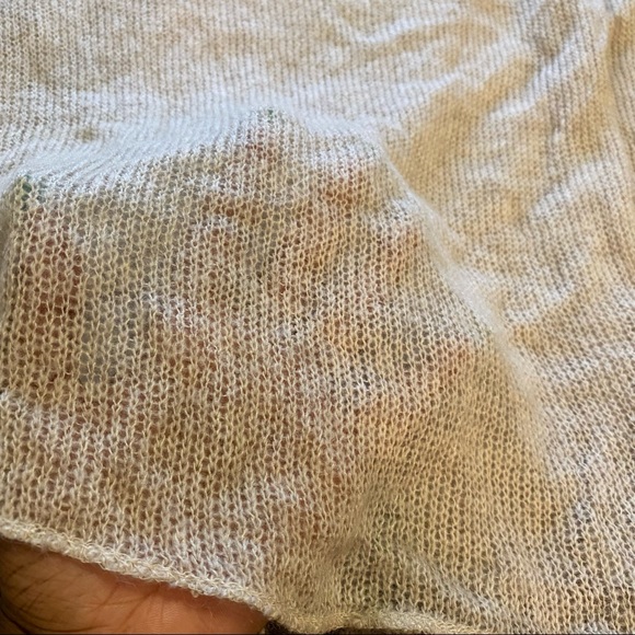 Beige lace hem knit top size US 8 - Picture 8 of 9